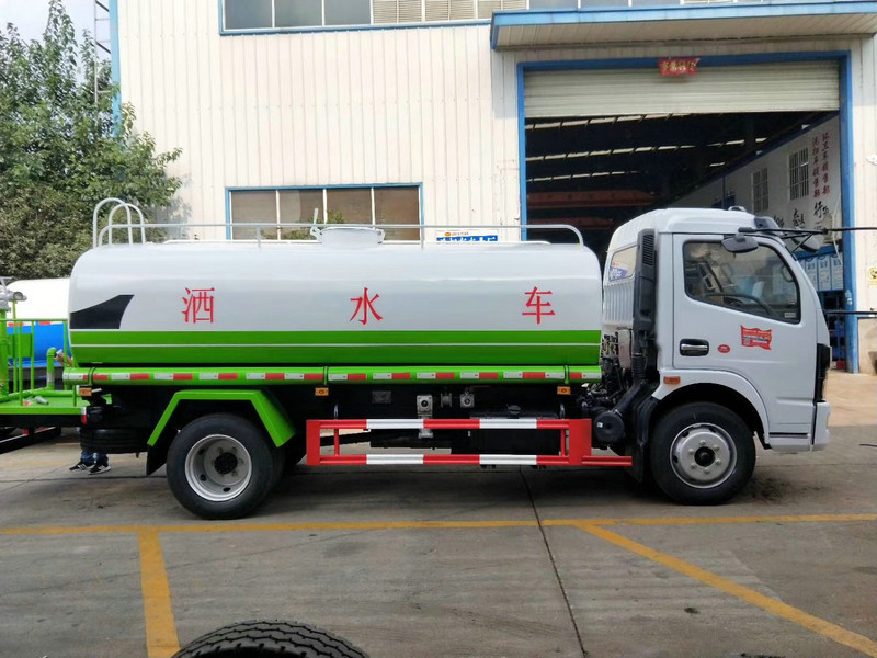 東風(fēng)凱普特D7灑水車